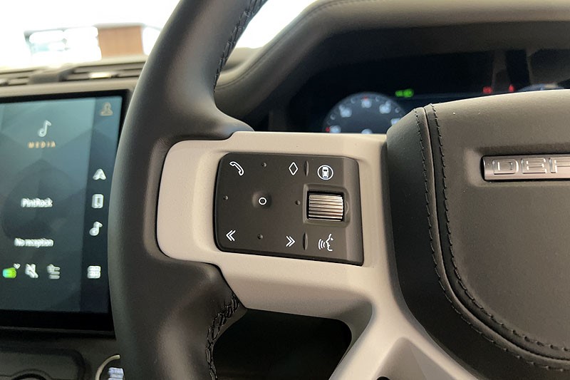  LAND ROVER DEFENDER 3.0 D350 X-Dynamic HSE 130 5dr Auto 5071868