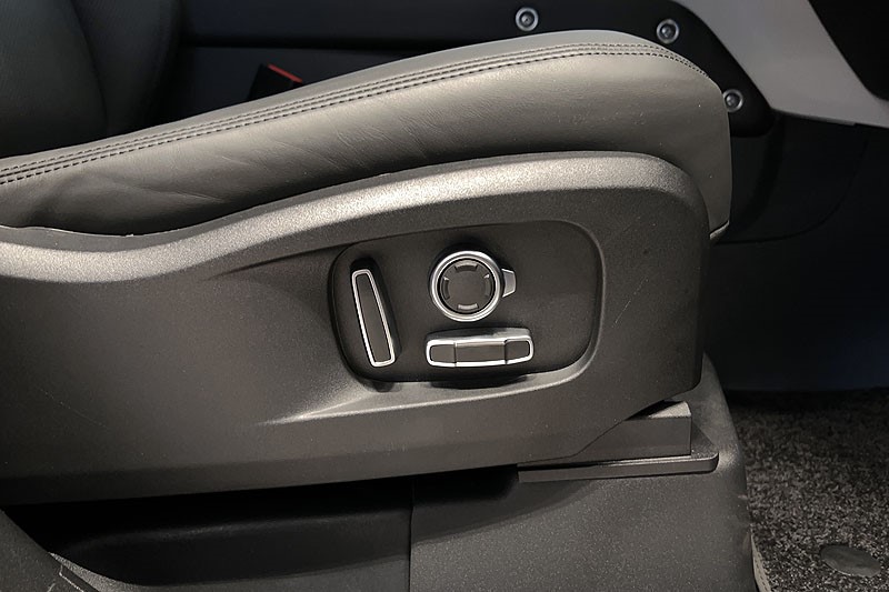  LAND ROVER DEFENDER 3.0 D350 X-Dynamic HSE 130 5dr Auto 5071863