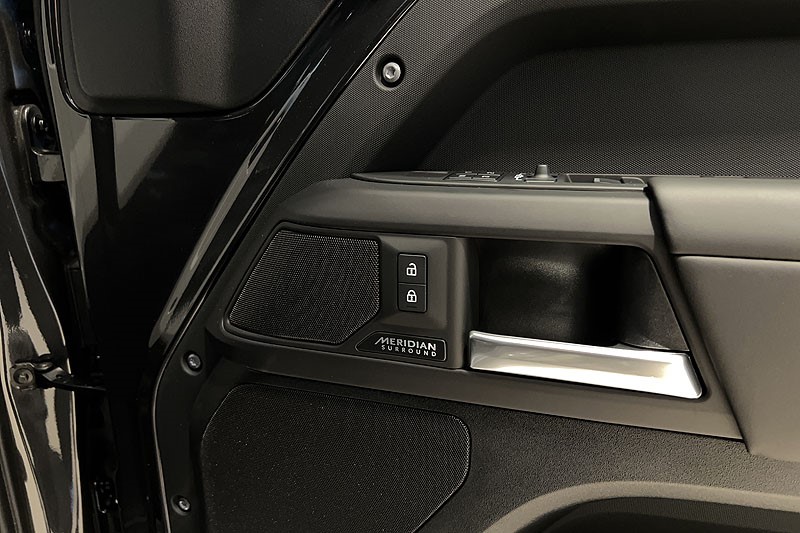  LAND ROVER DEFENDER 3.0 D350 X-Dynamic HSE 130 5dr Auto 5071860