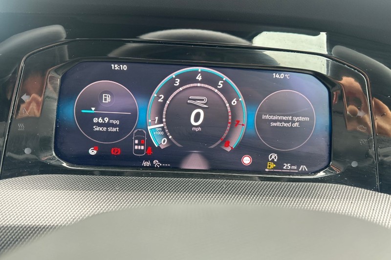 2025 (75) VOLKSWAGEN GOLF 1.5 TSI 150 R-Line 5dr 5490397
