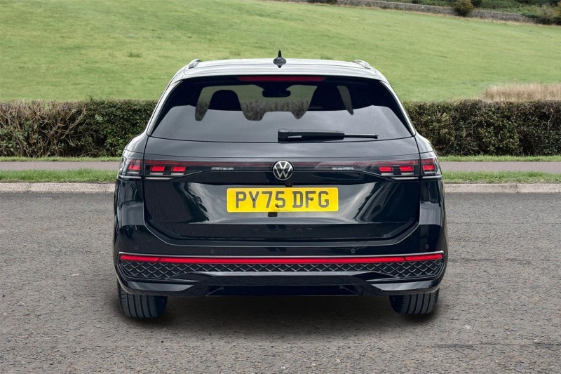2025 (75) VOLKSWAGEN PASSAT 1.5 TSI eHybrid R-Line 5dr DSG 5474608