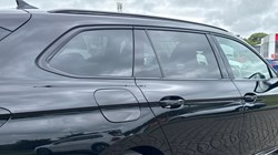 2025 (75) VOLKSWAGEN PASSAT 1.5 TSI eHybrid R-Line 5dr DSG 5474636