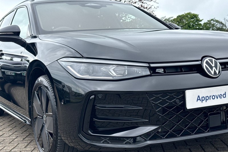2025 (75) VOLKSWAGEN PASSAT 1.5 TSI eHybrid R-Line 5dr DSG 5474638