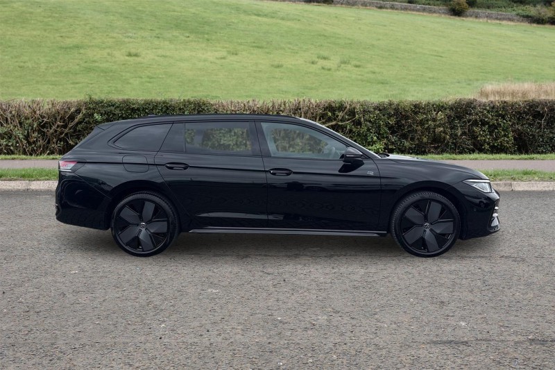 2025 (75) VOLKSWAGEN PASSAT 1.5 TSI eHybrid R-Line 5dr DSG 5474607