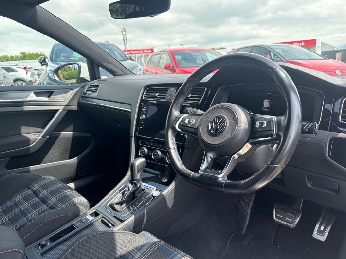 2020 (20) VOLKSWAGEN GOLF 1.4 TSI GTE Advance 5dr DSG 5508886