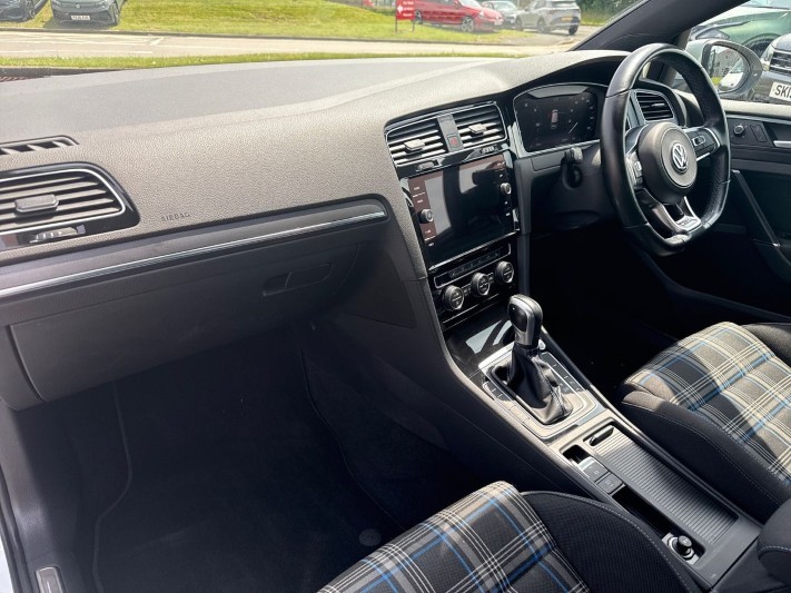 2020 (20) VOLKSWAGEN GOLF 1.4 TSI GTE Advance 5dr DSG 5508908