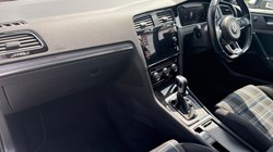 2020 (20) VOLKSWAGEN GOLF 1.4 TSI GTE Advance 5dr DSG 5508908