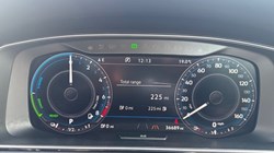 2020 (20) VOLKSWAGEN GOLF 1.4 TSI GTE Advance 5dr DSG 5508896