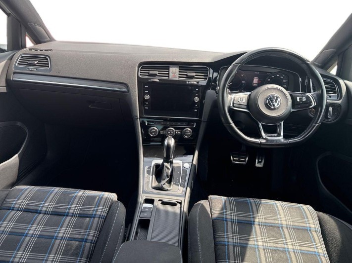 2020 (20) VOLKSWAGEN GOLF 1.4 TSI GTE Advance 5dr DSG 5508885