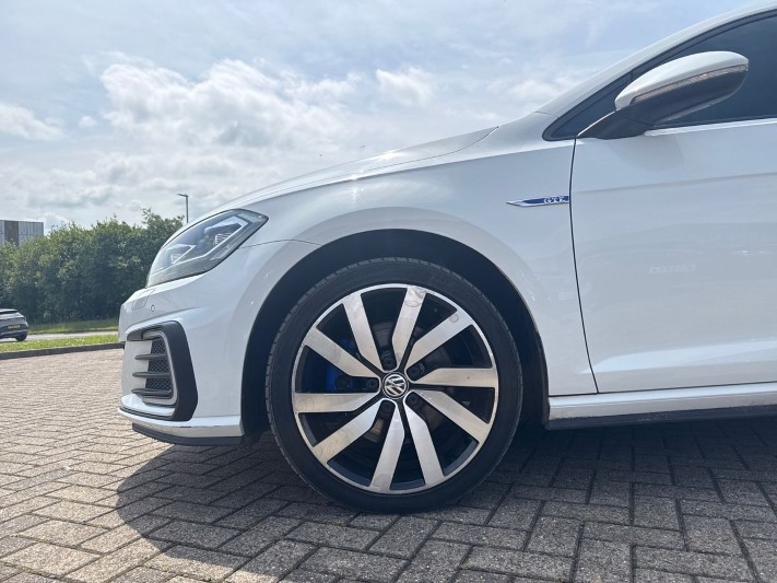 2020 (20) VOLKSWAGEN GOLF 1.4 TSI GTE Advance 5dr DSG 5508884