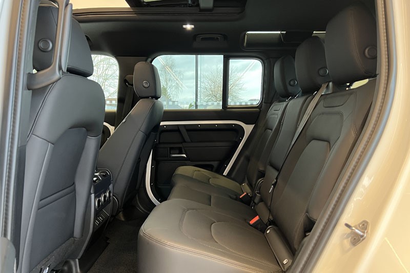  LAND ROVER DEFENDER 3.0 D250 X-Dynamic SE 110 5dr Auto 4971154