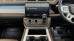 LAND ROVER DEFENDER 3.0 D250 X-Dynamic SE 110 5dr Auto 4971166