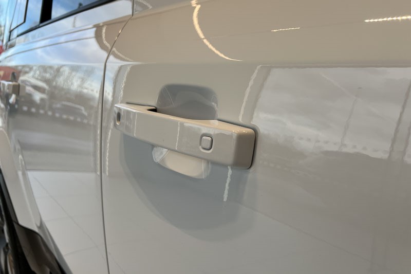  LAND ROVER DEFENDER 3.0 D250 X-Dynamic SE 110 5dr Auto 4971145