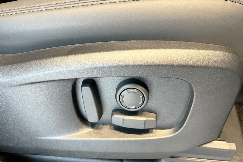  LAND ROVER DEFENDER 3.0 D250 X-Dynamic SE 110 5dr Auto 4971162