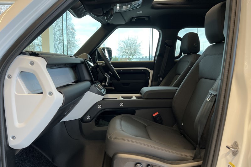  LAND ROVER DEFENDER 3.0 D250 X-Dynamic SE 110 5dr Auto 4971156