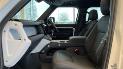 LAND ROVER DEFENDER 3.0 D250 X-Dynamic SE 110 5dr Auto 4971156