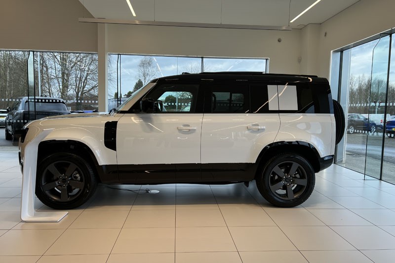  LAND ROVER DEFENDER 3.0 D250 X-Dynamic SE 110 5dr Auto
