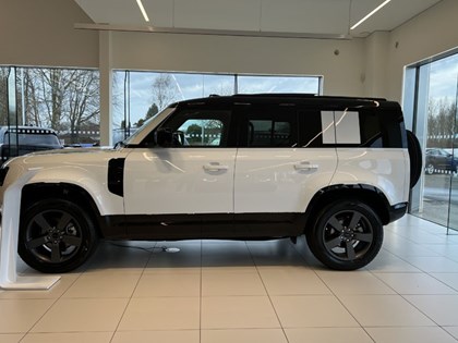LAND ROVER DEFENDER 3.0 D250 X-Dynamic SE 110 5dr Auto