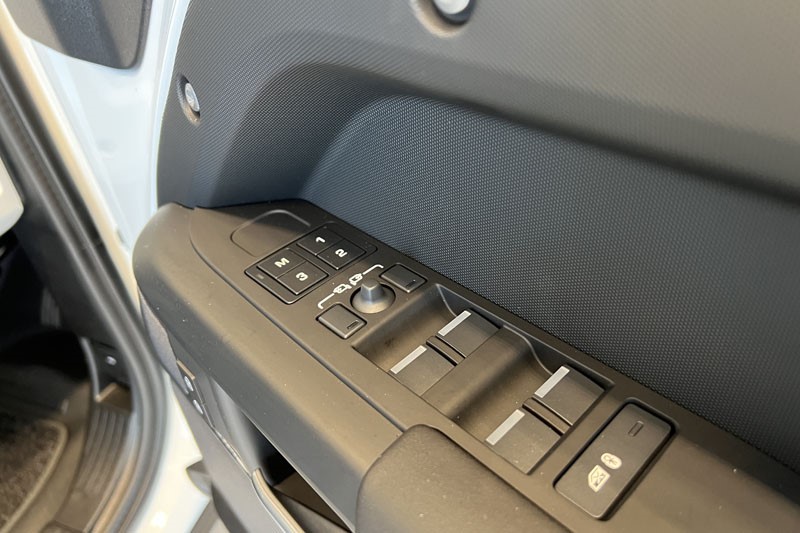  LAND ROVER DEFENDER 3.0 D250 X-Dynamic SE 110 5dr Auto 4971160