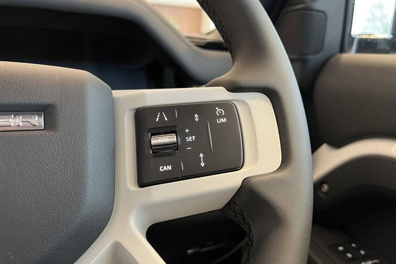  LAND ROVER DEFENDER 3.0 D250 X-Dynamic SE 110 5dr Auto 4971169