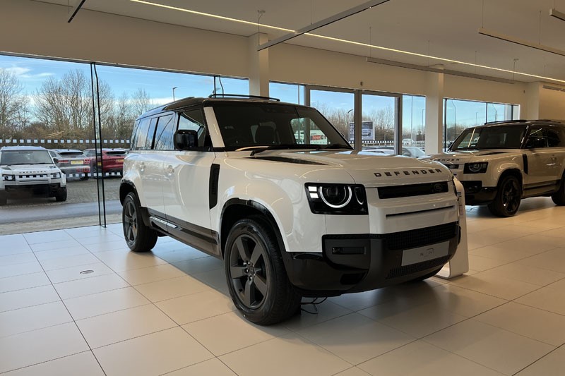  LAND ROVER DEFENDER 3.0 D250 X-Dynamic SE 110 5dr Auto