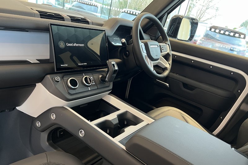  LAND ROVER DEFENDER 3.0 D250 X-Dynamic SE 110 5dr Auto 4971158