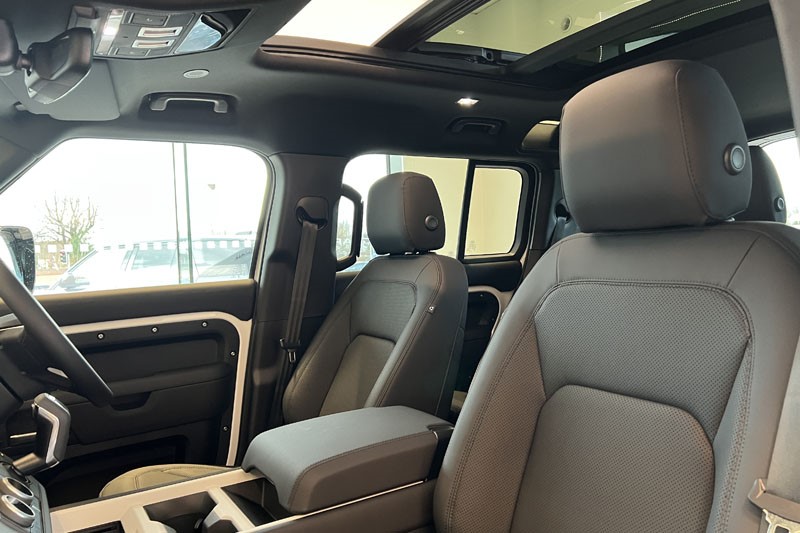  LAND ROVER DEFENDER 3.0 D250 X-Dynamic SE 110 5dr Auto 4971157