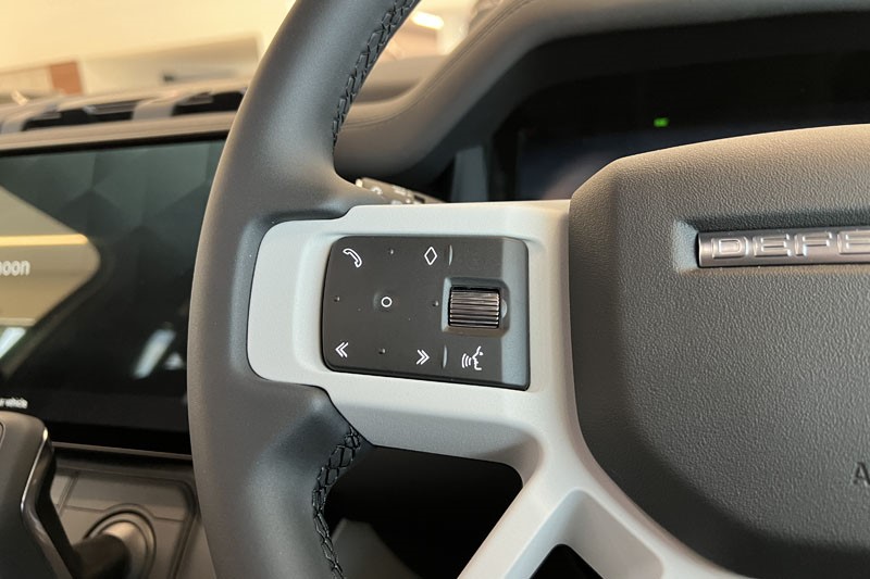  LAND ROVER DEFENDER 3.0 D250 X-Dynamic SE 110 5dr Auto 4971168