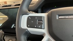 LAND ROVER DEFENDER 3.0 D250 X-Dynamic SE 110 5dr Auto 4971168