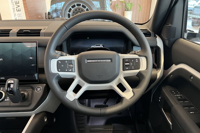  LAND ROVER DEFENDER 3.0 D250 X-Dynamic SE 110 5dr Auto 4971167