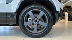LAND ROVER DEFENDER 3.0 D250 X-Dynamic SE 110 5dr Auto 4971143