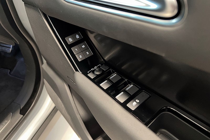  LAND ROVER RANGE ROVER VELAR 2.0 D200 MHEV Dynamic SE 5dr Auto 5266421