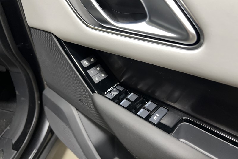  LAND ROVER RANGE ROVER VELAR 2.0 D200 MHEV Dynamic SE 5dr Auto 5412323