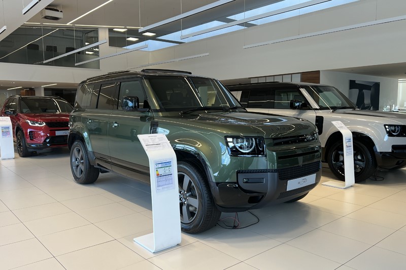 LAND ROVER DEFENDER