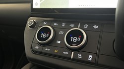 LAND ROVER DEFENDER 3.0 D250 X-Dynamic SE 110 5dr Auto 5590930