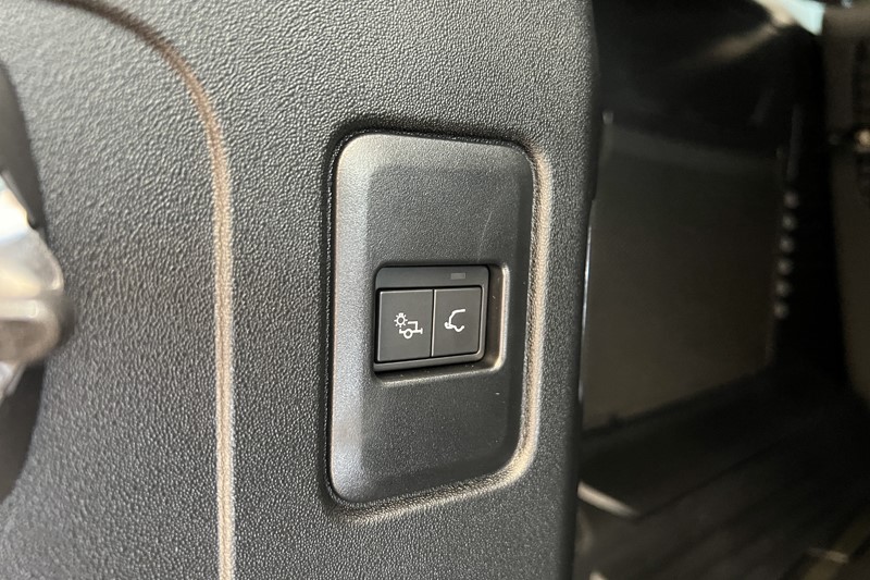  LAND ROVER DEFENDER 3.0 D250 X-Dynamic SE 110 5dr Auto 5590911