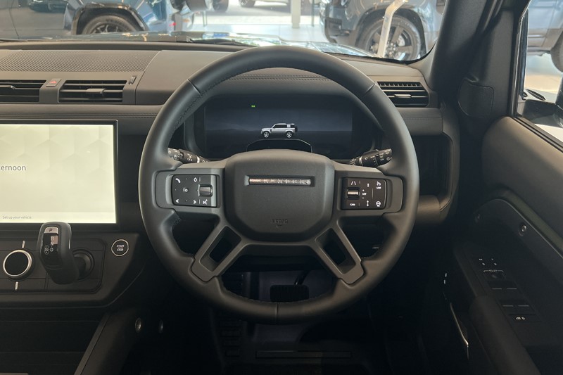  LAND ROVER DEFENDER 3.0 D250 X-Dynamic SE 110 5dr Auto 5590916