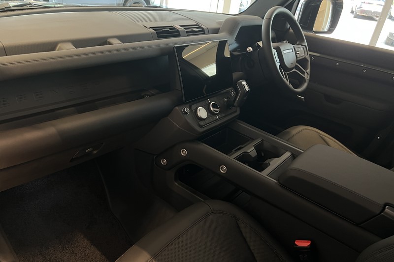  LAND ROVER DEFENDER 3.0 D250 X-Dynamic SE 110 5dr Auto 5590939