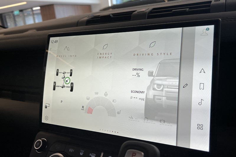  LAND ROVER DEFENDER 3.0 D250 X-Dynamic SE 110 5dr Auto 5590934
