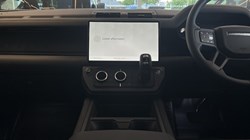 LAND ROVER DEFENDER 3.0 D250 X-Dynamic SE 110 5dr Auto 5590915