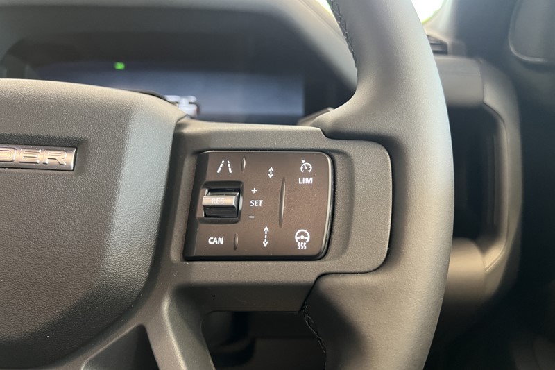  LAND ROVER DEFENDER 3.0 D250 X-Dynamic SE 110 5dr Auto 5590926