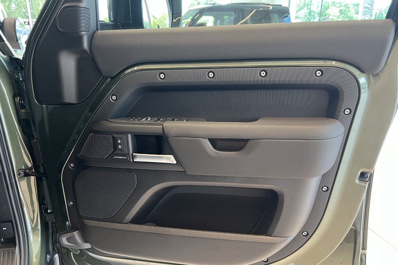  LAND ROVER DEFENDER 3.0 D250 X-Dynamic SE 110 5dr Auto 5590918
