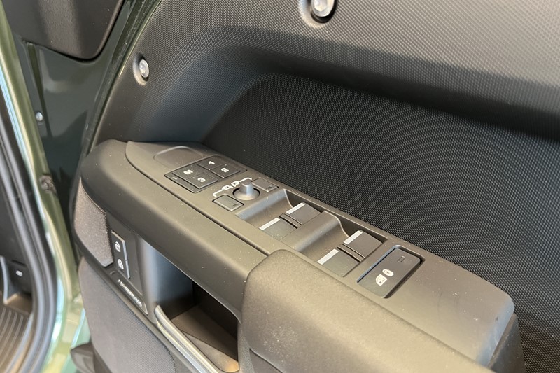  LAND ROVER DEFENDER 3.0 D250 X-Dynamic SE 110 5dr Auto 5590920