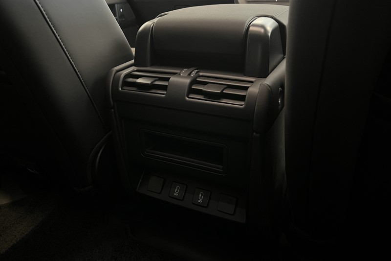  LAND ROVER DEFENDER 3.0 D250 X-Dynamic SE 110 5dr Auto 5590917