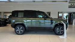 LAND ROVER DEFENDER 3.0 D250 X-Dynamic SE 110 5dr Auto 5590897