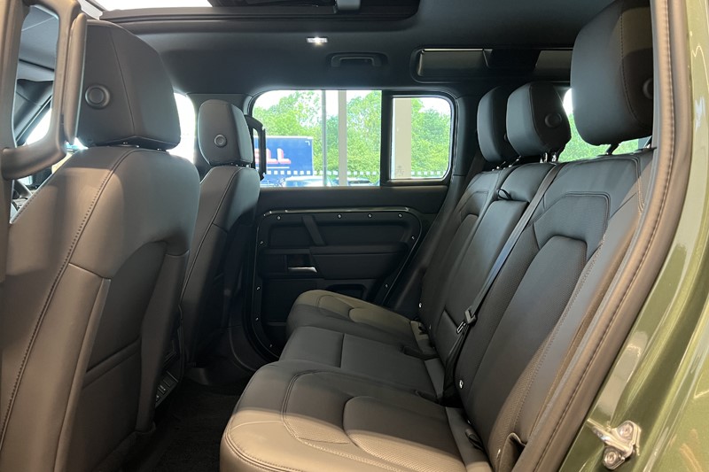  LAND ROVER DEFENDER 3.0 D250 X-Dynamic SE 110 5dr Auto 5590913