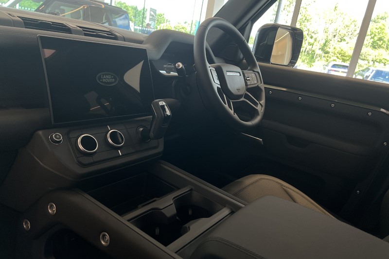  LAND ROVER DEFENDER 3.0 D250 X-Dynamic SE 110 5dr Auto 5590940