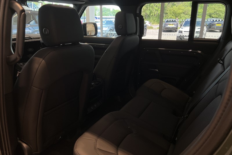  LAND ROVER DEFENDER 3.0 D250 X-Dynamic SE 110 5dr Auto 5590941