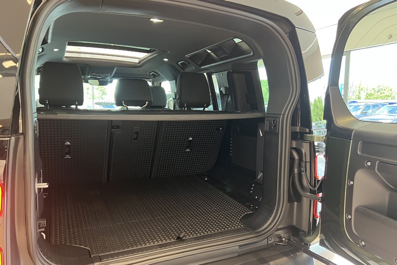  LAND ROVER DEFENDER 3.0 D250 X-Dynamic SE 110 5dr Auto 5590910