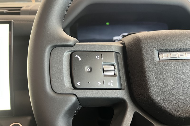  LAND ROVER DEFENDER 3.0 D250 X-Dynamic SE 110 5dr Auto 5590925